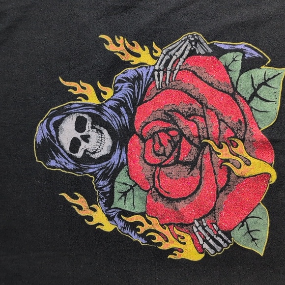Aeropostale Black Graphic Tee with Skull and Rose Design Size Small - Picture 2 of 7